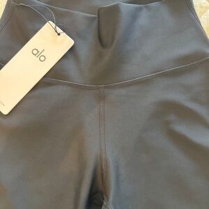 Alo Yoga leggings M, black, high waist airlift capri